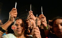 Phụ nữ Ấn được phát dao và ớt bột để chống cưỡng hiếp